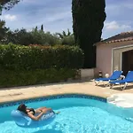 Les Bougainvillees De Camargue