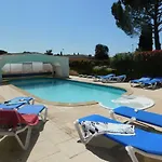 Les Bougainvillees De Camargue * Villetelle