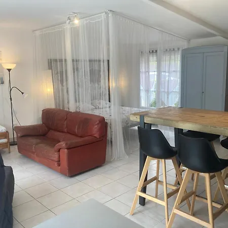 Les Bougainvillees De Camargue Holiday home Villetelle