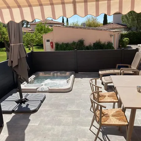 Les Bougainvillees De Camargue Holiday home *