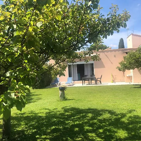 Les Bougainvillees De Camargue Holiday home *