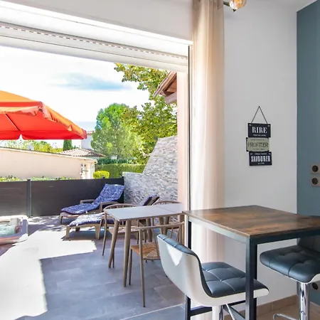 Les Bougainvillees De Camargue Holiday home Villetelle